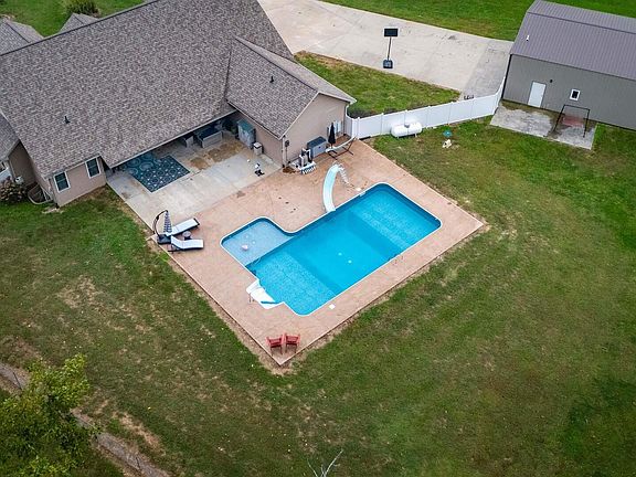 3rd image of 6324 Arbuckle Ln