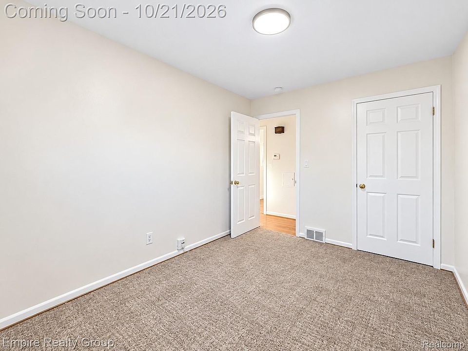 939 Deering St, photo 26
