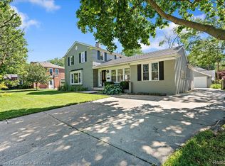 615 Lakepointe St, Grosse Pointe Park, MI 48230