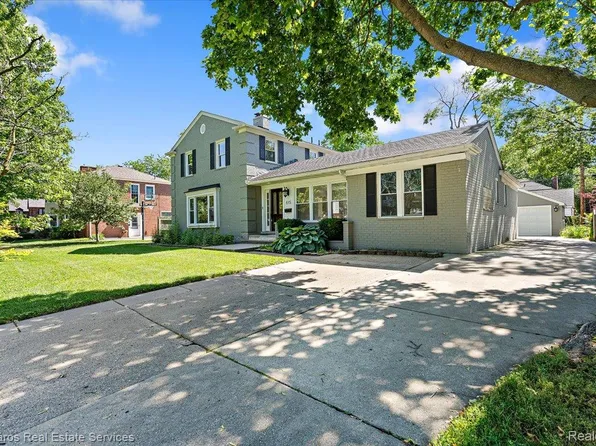 615 Lakepointe St, Grosse Pointe Park, MI 48230