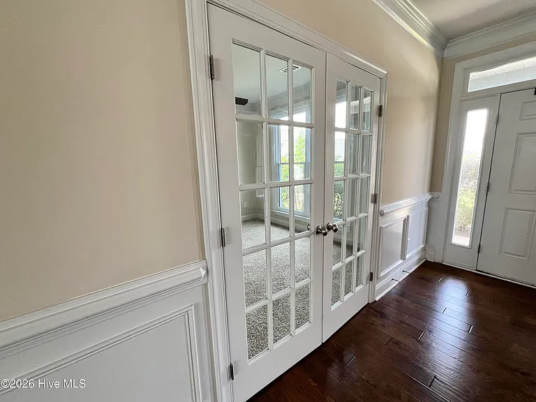 327 Clearwater Ln — Photo 7