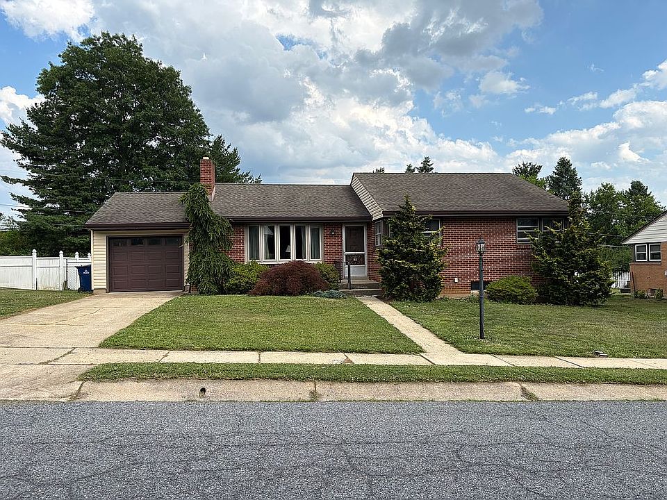 1st image of 1821 Colony Dr