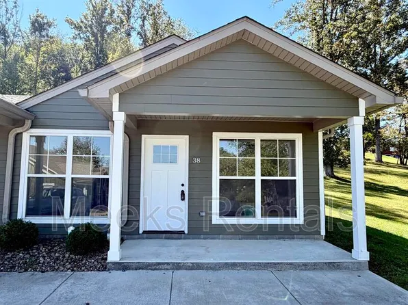 38 Flats Dr, Hurricane, WV 25526
