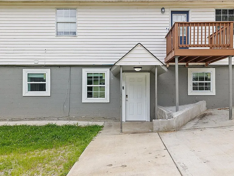 200 S Aster Ave #C — Photo 2