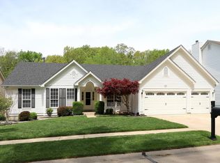 401 Gateford Dr, Ballwin, MO 63021