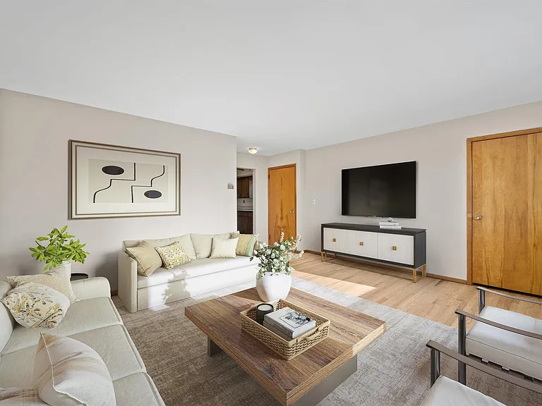 185 W 3rd St #2 — Photo 2