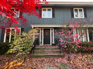 27W761 Washington Ave, Winfield, IL 60190