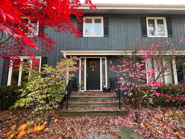 27W761 Washington Ave, Winfield, IL 60190