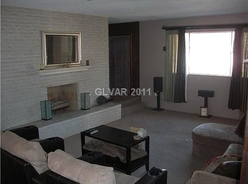 3rd image of 7072 Sunshine St