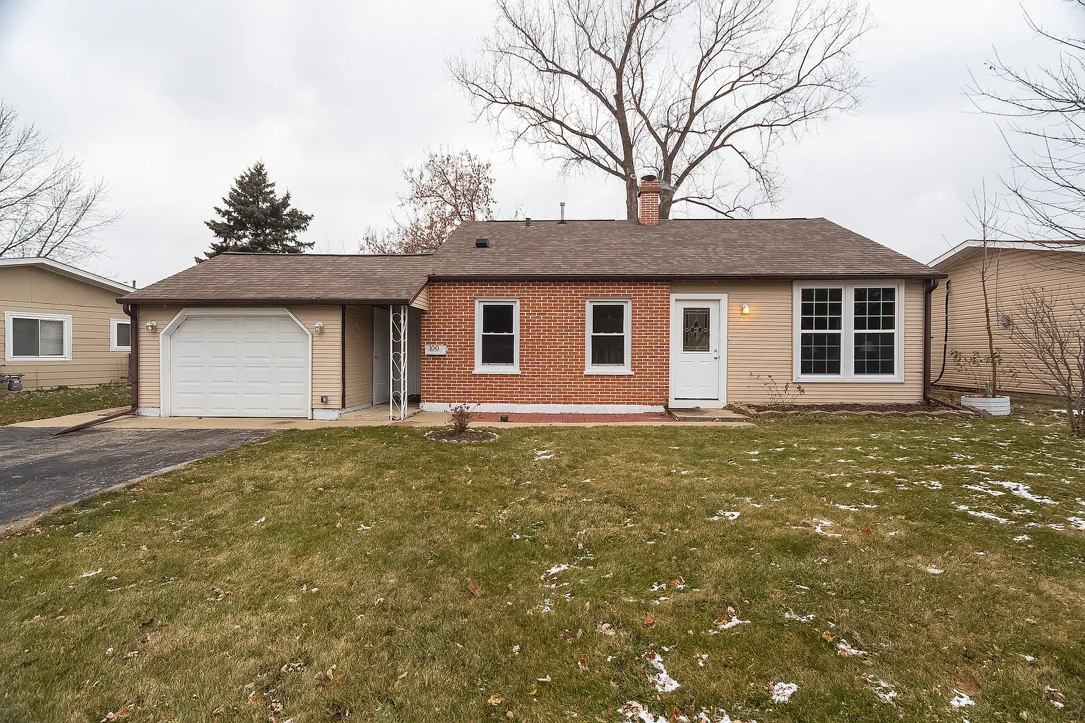 100 Edgewood Dr photo 1