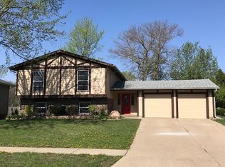 307 N Bromley Dr, McHenry, IL 60050
