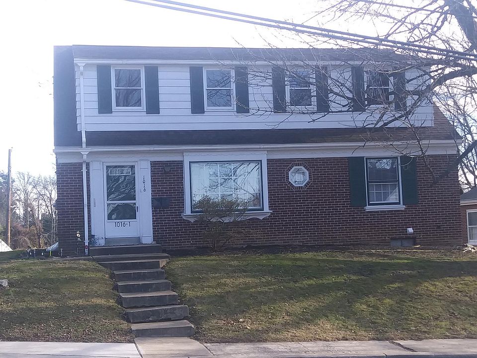 Front View. Apartment is the whole second floor!