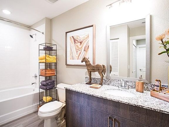 4th image of 4901 Shalimar Dr #4101