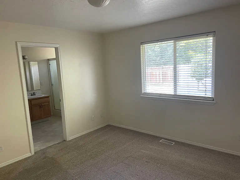 170 E Carver Dr — Photo 16