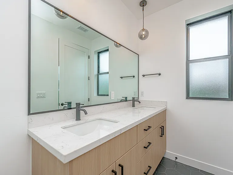 1342 Portia St — Photo 19