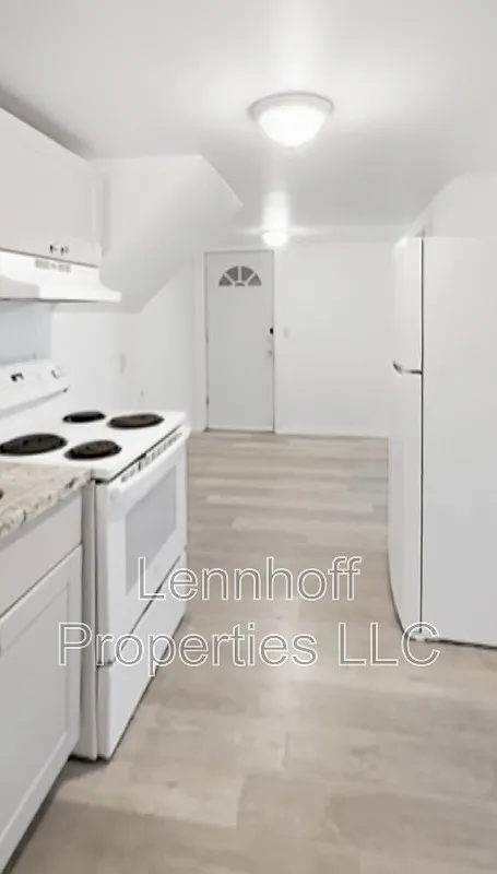 2 bed, 1.0 bath, 800 sqft, $1,900 — Photo 3