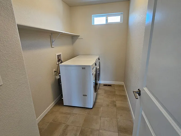 1853 Clayhouse Dr — Photo 25