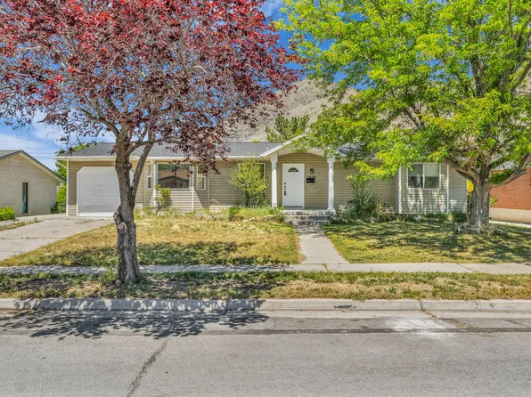 1035 E Hillcrest Dr, Springville, UT 84663