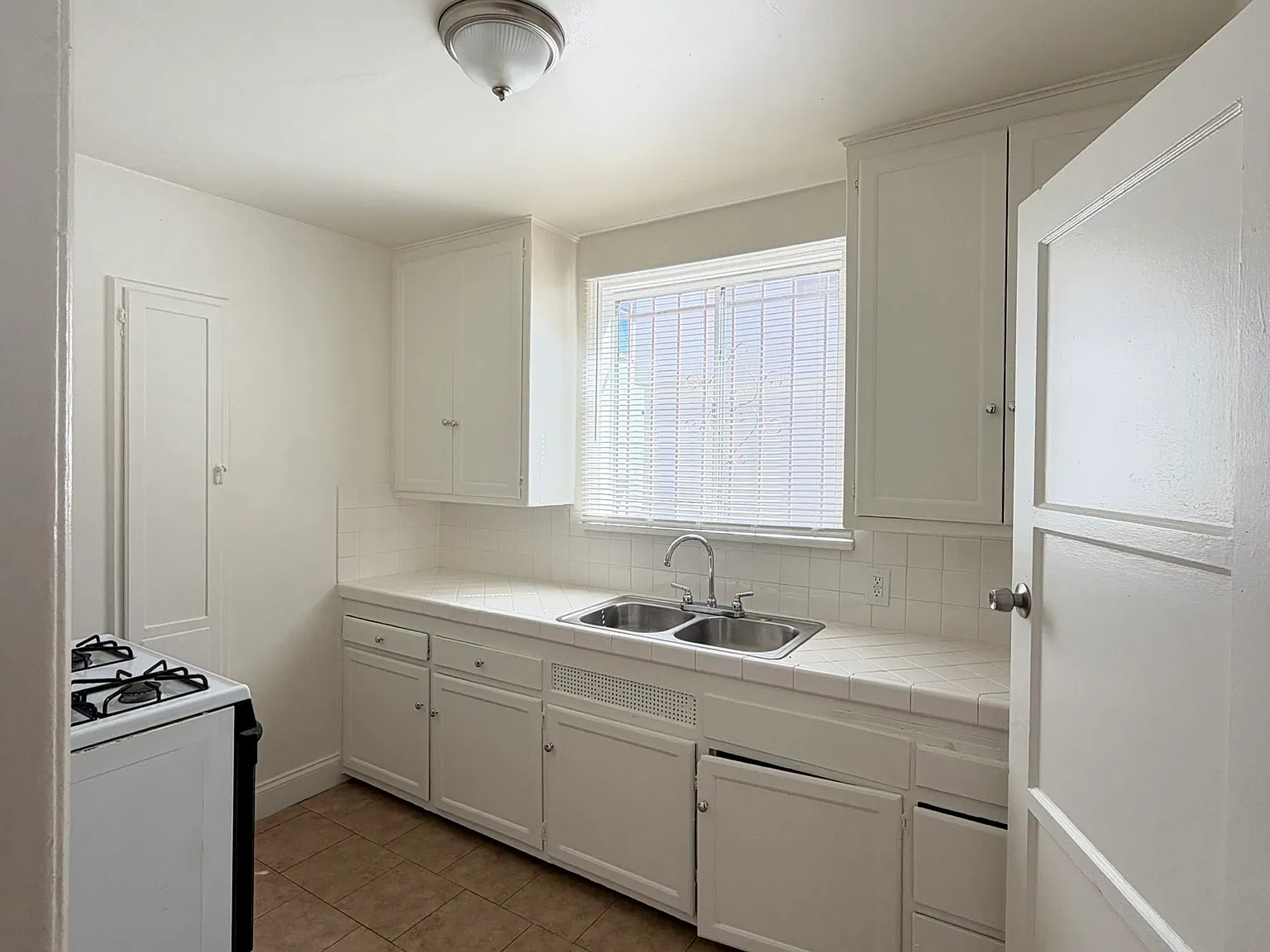 2 bed, 900 sqft, $2,250 — Photo 4