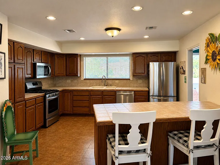 7026 E Sunnyside Dr — Photo 9