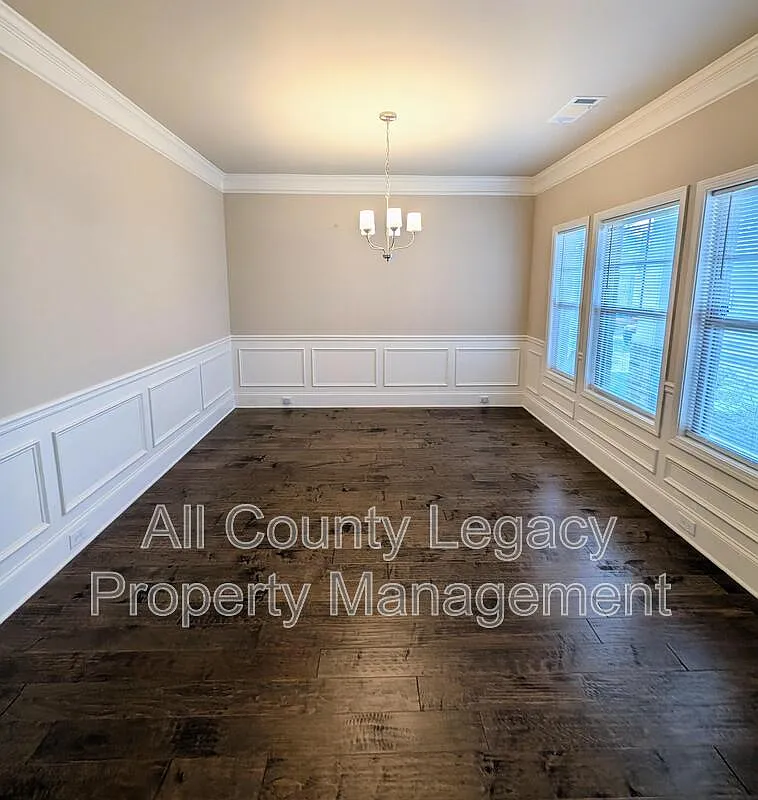 5 bed, 4.0 bath, 2863 sqft, $2,995 — Photo 4