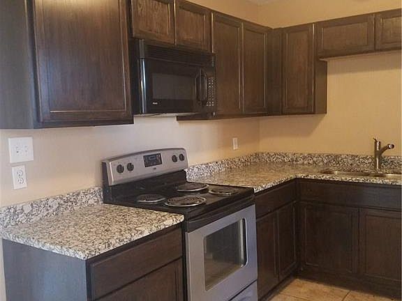 2nd image of 724 Bluebonnet Dr APT D