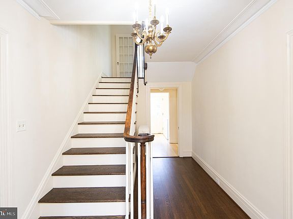 5th image of 203 Glenburn Ave