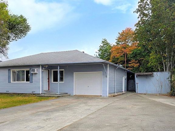 3rd image of 324 Spruce Dr