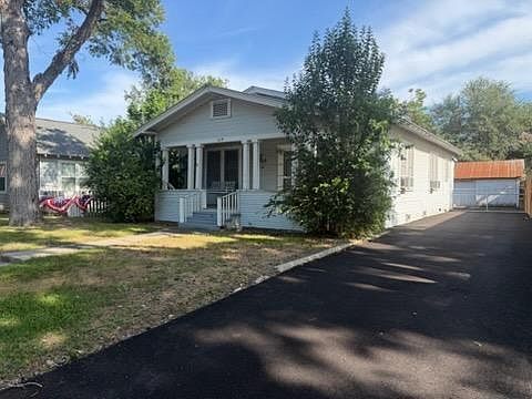 3rd image of 619 Bismark St