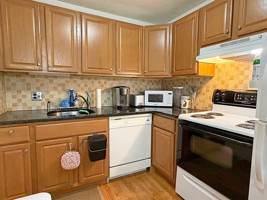 1 bed, 1.0 bath, 715 sqft, $2,350 — Photo 3