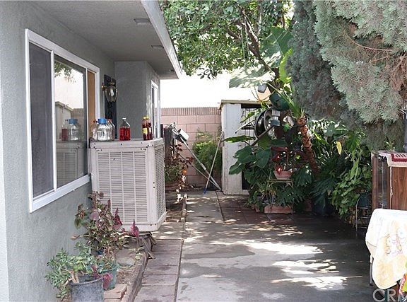 REAR UNIT WITH A 2-CAR GARAGE