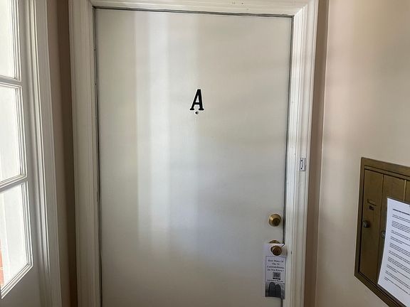3rd image of 1032A Carriage Dr