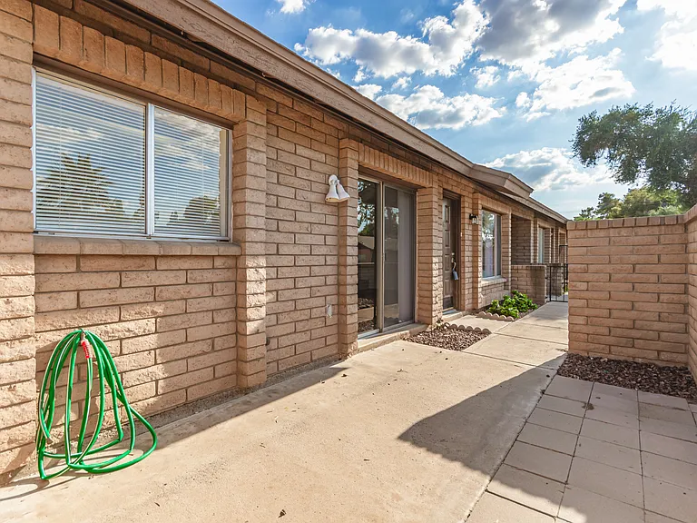 27 W Concorda Dr #104 — Photo 4