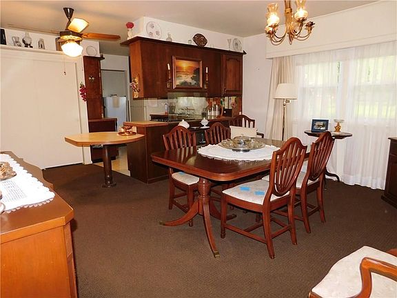 large dining space with plenty of room for china hutch, buffet, etc.