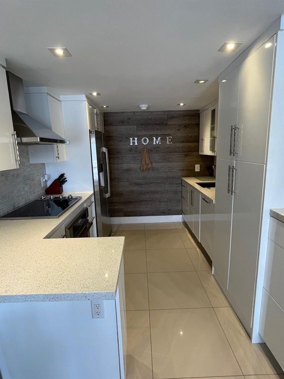 133 N Pompano Beach Boulevard #211, photo 8