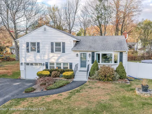 9 Mountain View Court, Rhinebeck, NY 12572