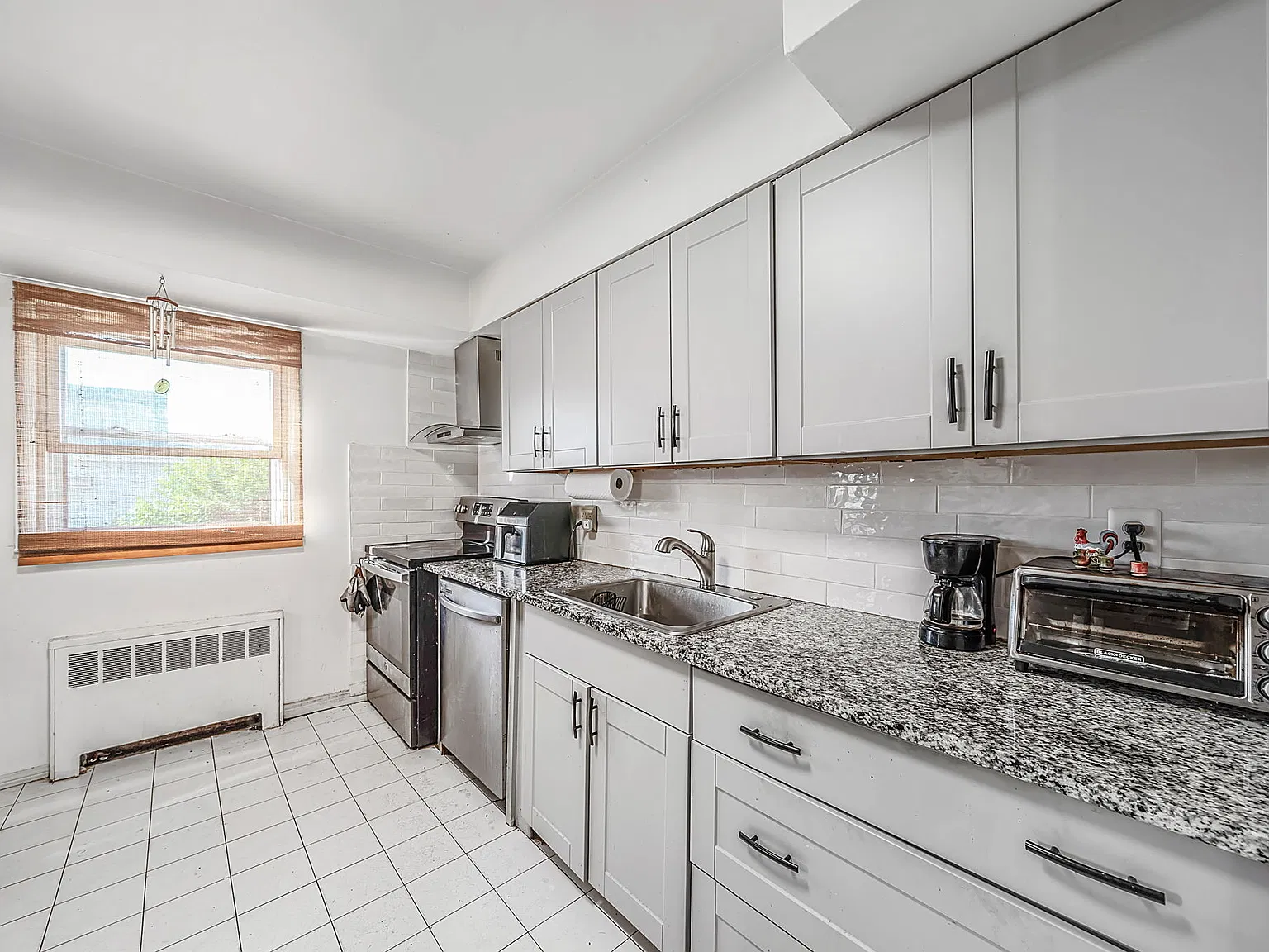 3 bed, 1350 sqft, $3,300 — Photo 2
