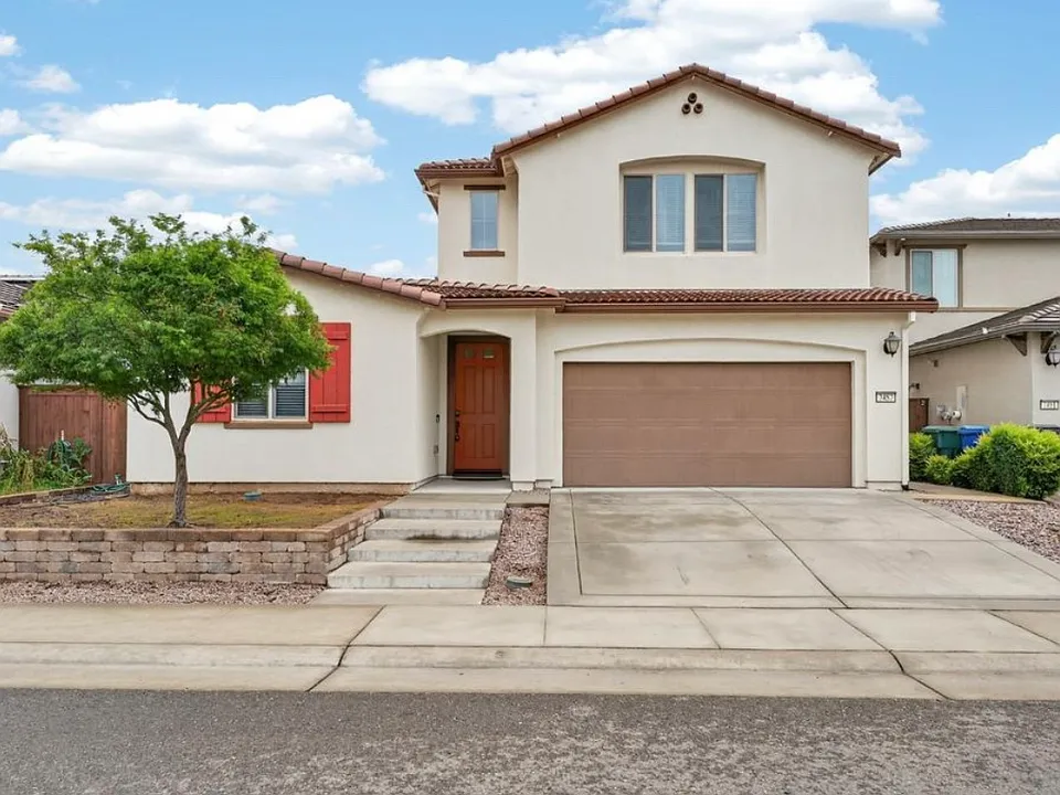 7487 Tapiro Way