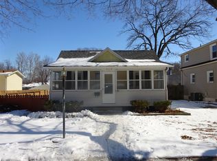 434 50th St, Moline, IL 61265