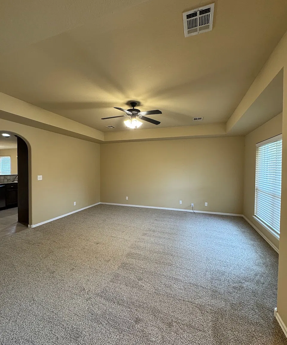 4022 W 104th Pl S - Cute 3BR rear-entry home in Jenks West! Southern Reserve, Comm. Pool! — Photo 4