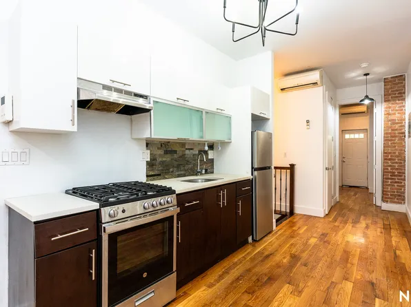 111 Dupont Street image 3 of 15