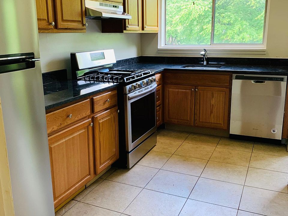 2nd image of 10676 Weymouth St APT 201