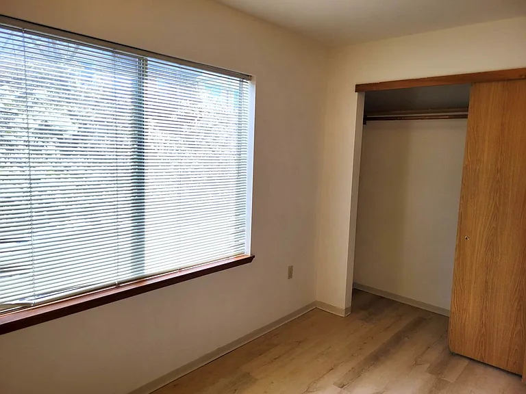 Willow Bay Apartments — Photo 19