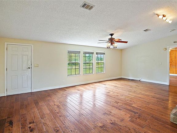 4th image of 41937 Pine Valley Dr