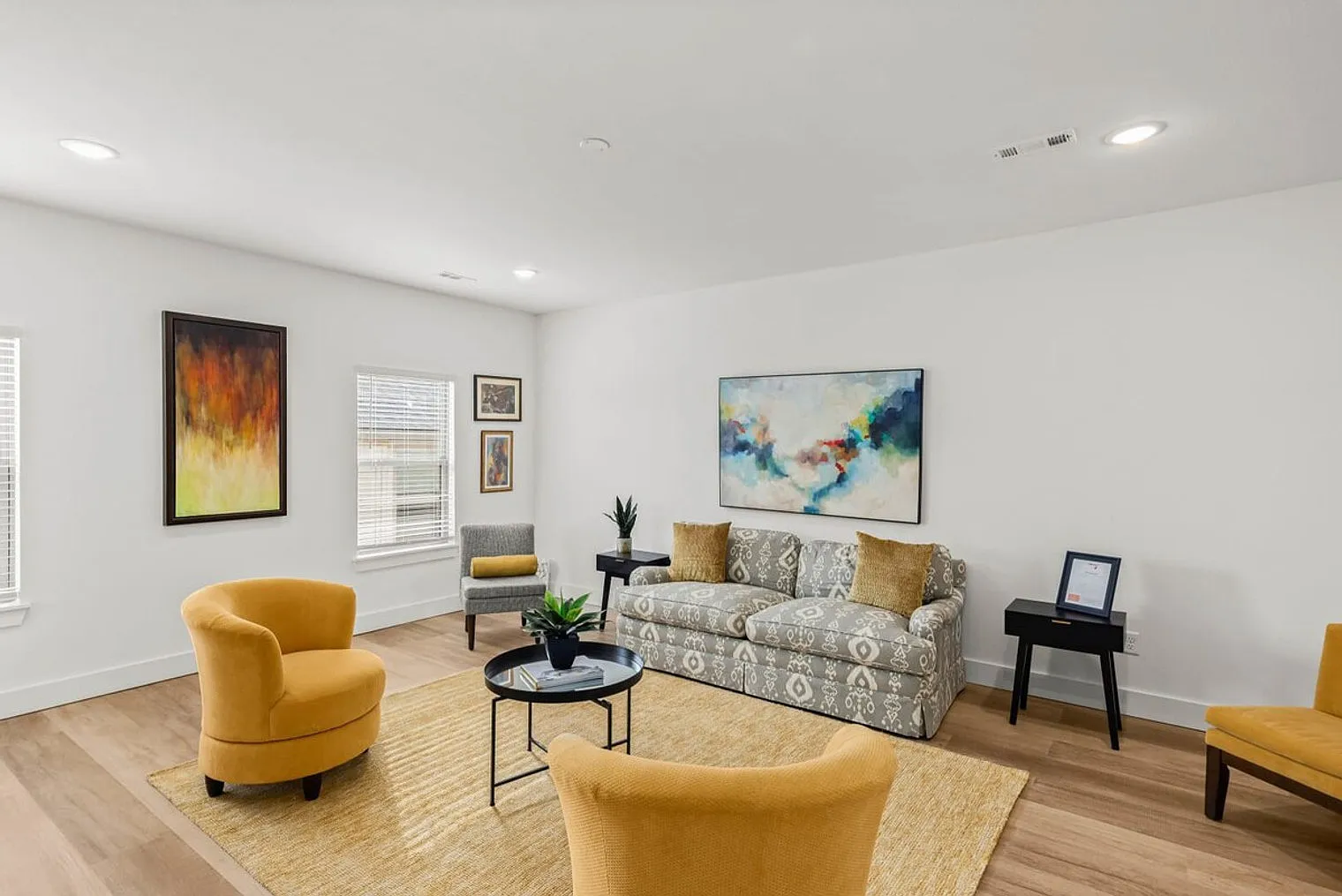 1 bed, 1.0 bath, 990 sqft, $1,340 — Photo 1
