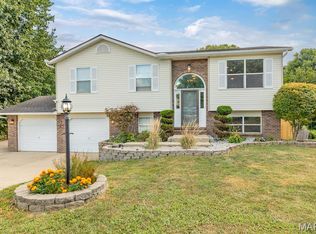 421 Saint John Dr, Godfrey, IL 62035