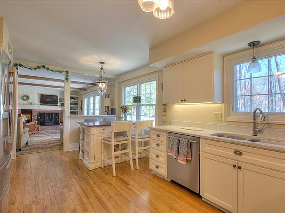 5th image of 8766 Radburn Dr