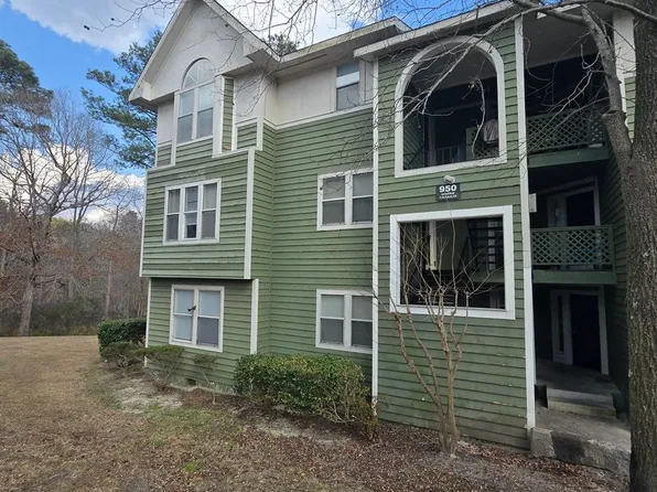 950-2 Stewarts Creek Dr, Fayetteville, NC 28314