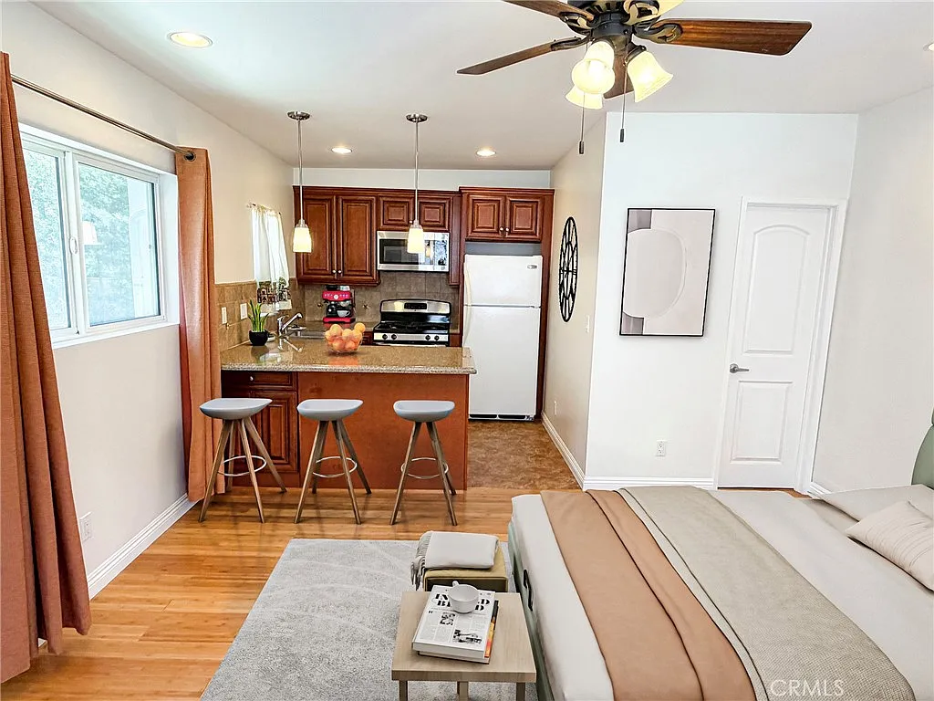 1 bed, 333 sqft, $1,695 — Photo 3