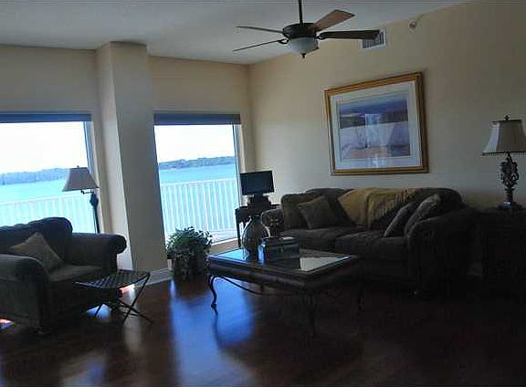 living area with large view 